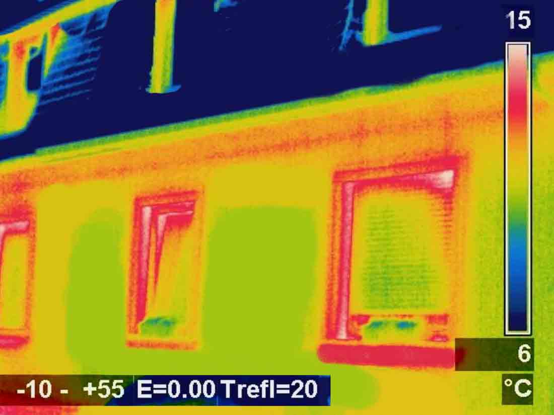 What is airtightness - Thermal Image showing heat escape from a house